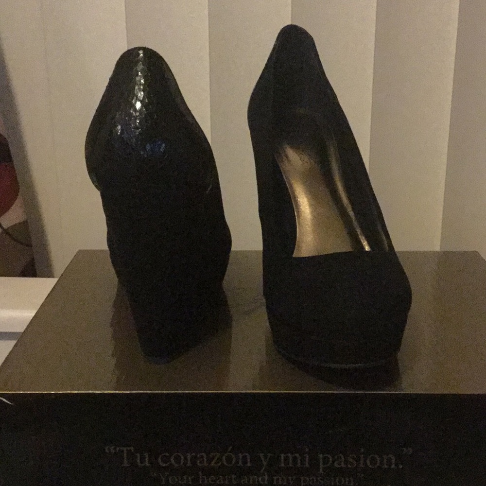 Heels - Picture 3 of 3